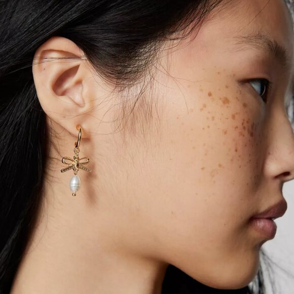 NWT Urban Outfitters Bow Pearl Charm Gold Hoop Earrings - Picture 1 of 4